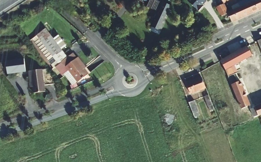 Vue aérienne du Rond-point anonyme n°89496368