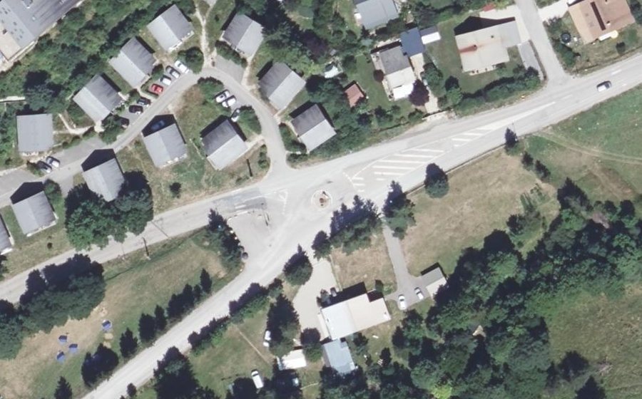 Vue aérienne du Rond-point anonyme n°89498167