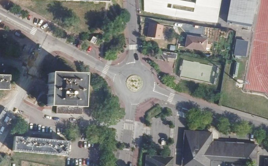Vue aérienne du Rond-point anonyme n°895204263