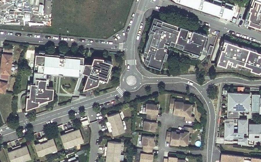 Vue aérienne du Rond-point anonyme n°89536759