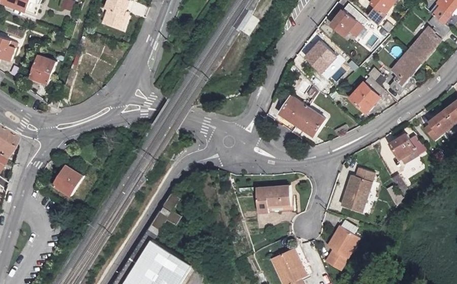 Vue aérienne du Rond-point anonyme n°89541348