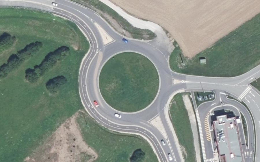 Vue aérienne du Rond-point anonyme n°895495204