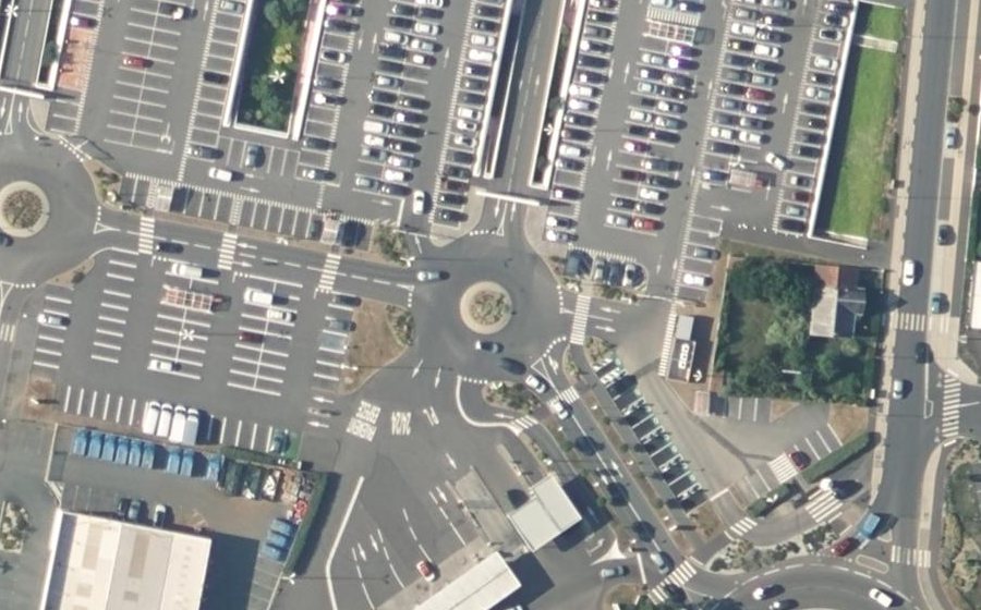 Vue aérienne du Rond-point anonyme n°89581469