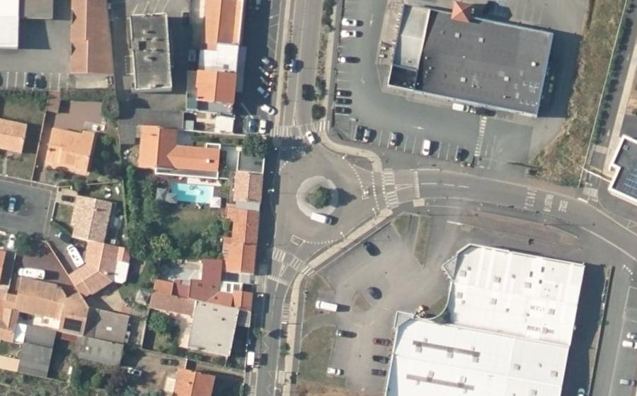 Vue aérienne du Rond-point anonyme n°89585426
