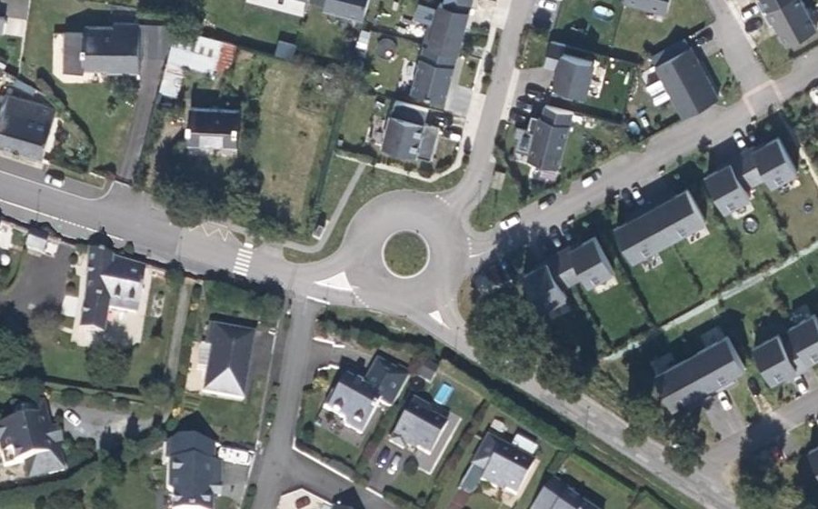 Vue aérienne du Rond-point anonyme n°896185697