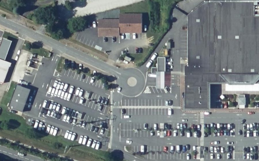 Vue aérienne du Rond-point anonyme n°896232945