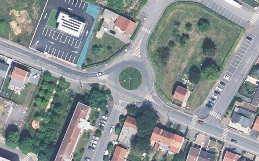 Vue aérienne du Rond-point anonyme n°896272099