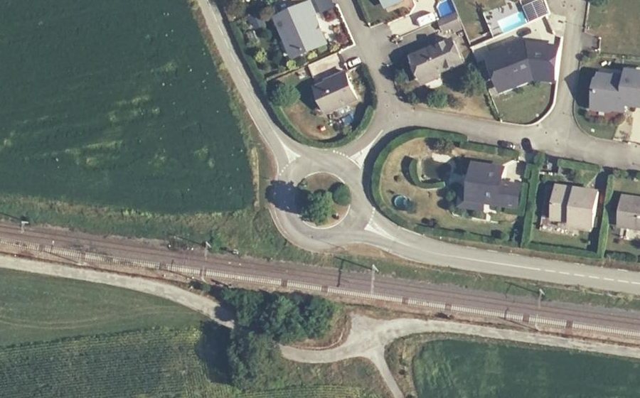 Vue aérienne du Rond-point anonyme n°89646659