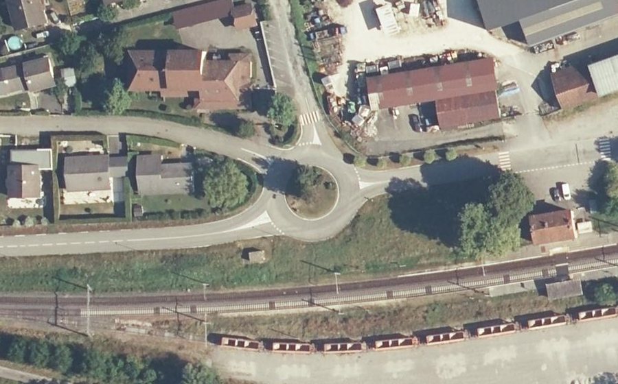 Vue aérienne du Rond-point anonyme n°89646667