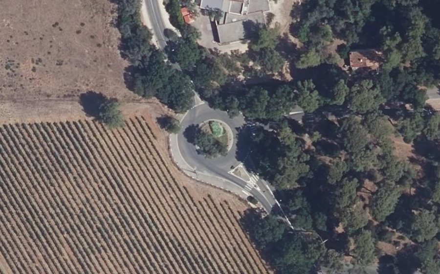 Vue aérienne du Rond-point anonyme n°896719485