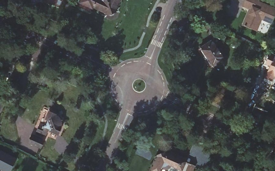 Vue aérienne du Rond-point anonyme n°89681278