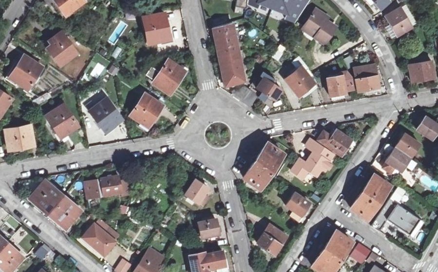 Vue aérienne du Rond-point anonyme n°89689929