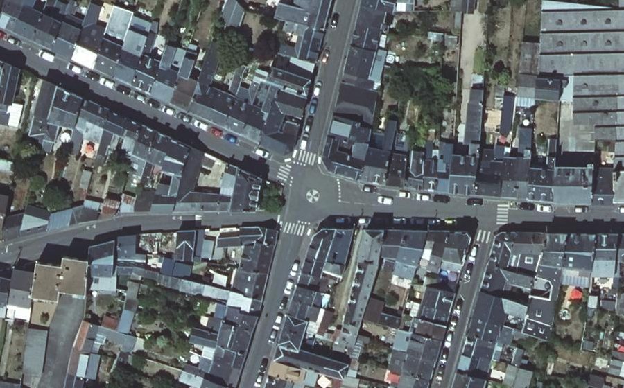 Vue aérienne du Rond-point anonyme n°896919274