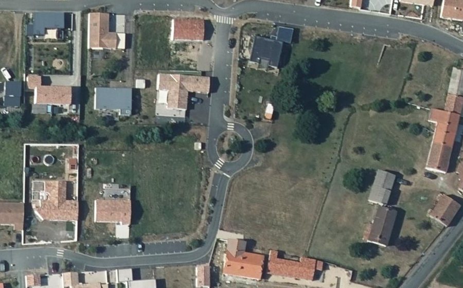 Vue aérienne du Rond-point anonyme n°897174641