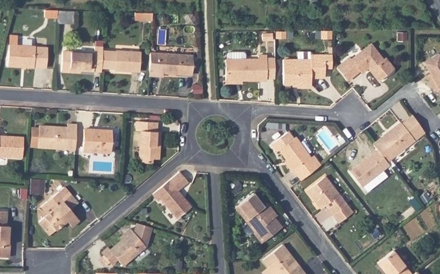 Vue aérienne du Rond-point anonyme n°89754441