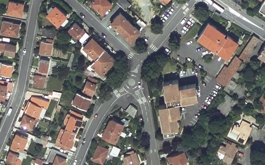 Vue aérienne du Rond-point anonyme n°89754995