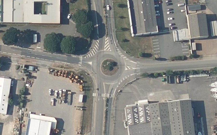 Vue aérienne du Rond-point anonyme n°89761007