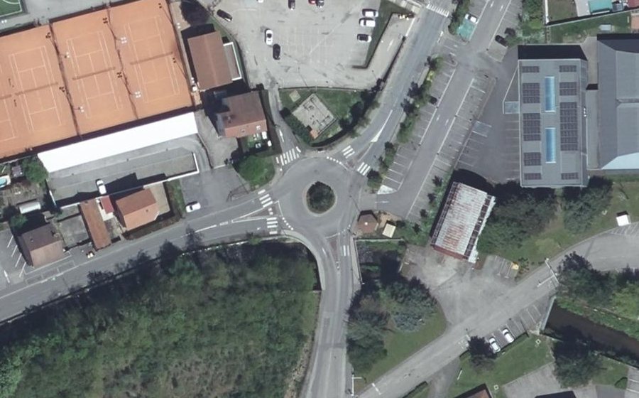 Vue aérienne du Rond-point anonyme n°89796153