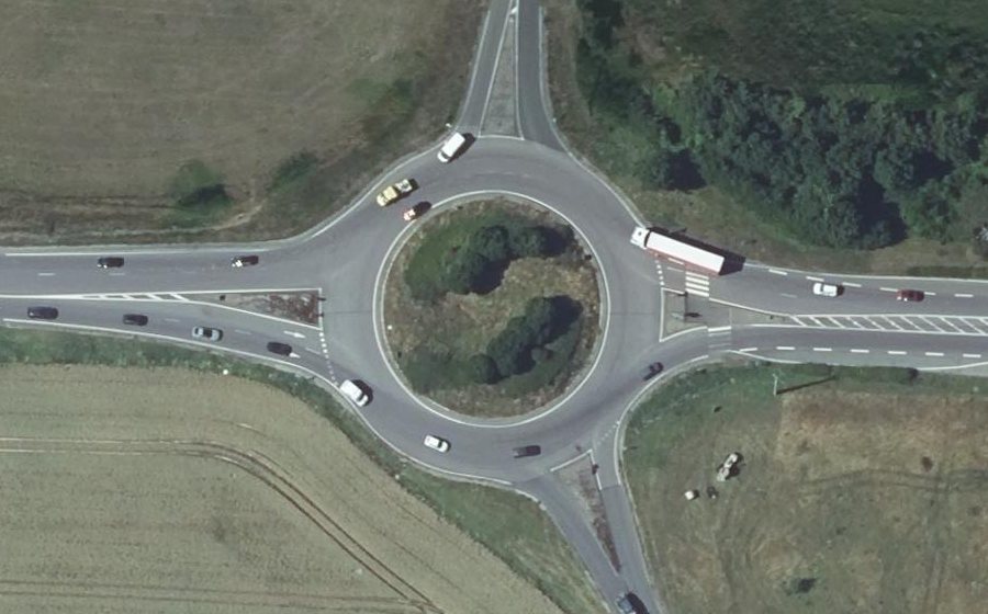 Vue aérienne du Rond-point anonyme n°897985429