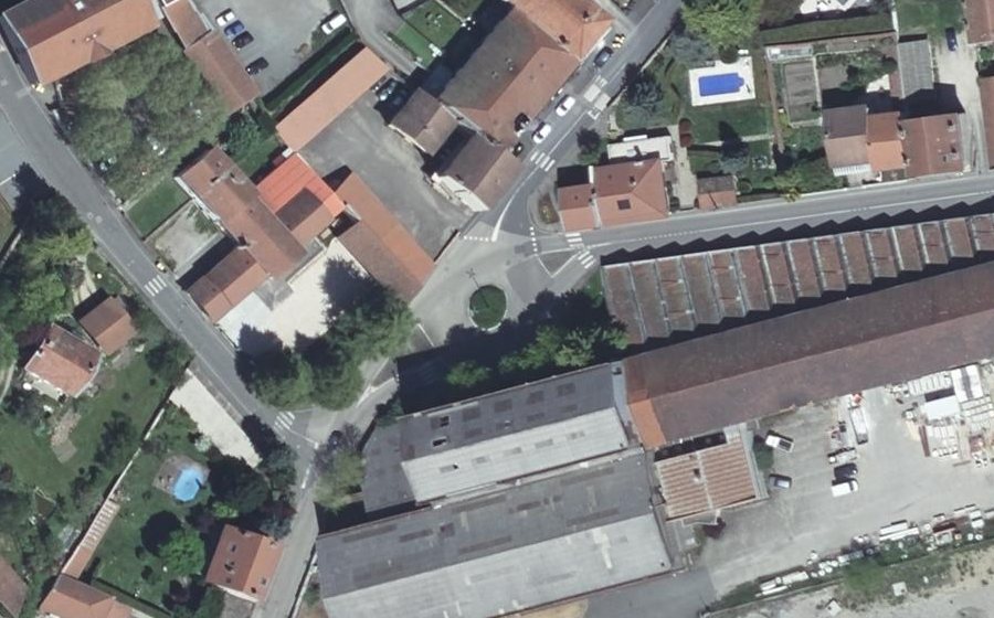 Vue aérienne du Rond-point anonyme n°89799189