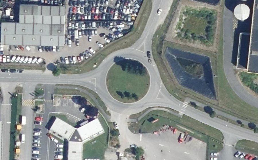 Vue aérienne du Rond-point anonyme n°89802991