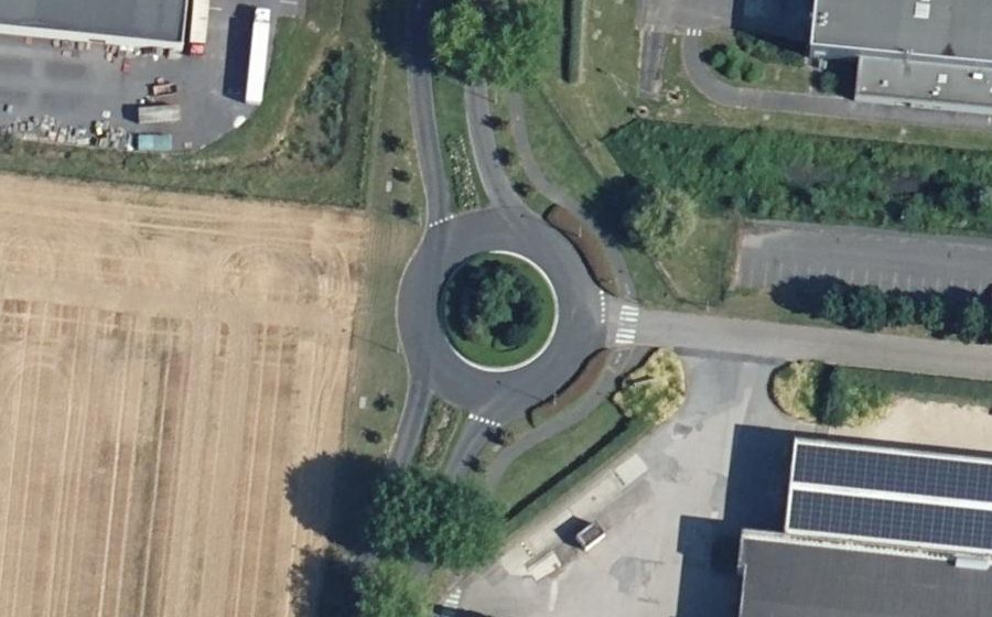 Vue aérienne du Rond-point anonyme n°89820943