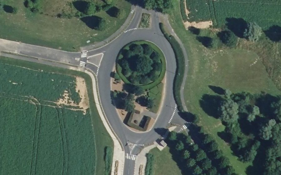 Vue aérienne du Rond-point anonyme n°89820947