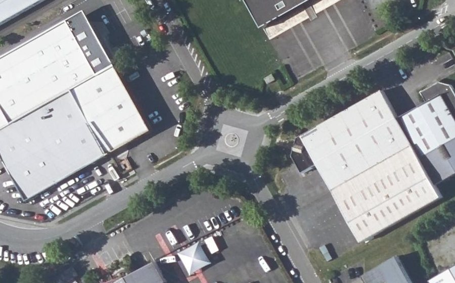 Vue aérienne du Rond-point anonyme n°89822834