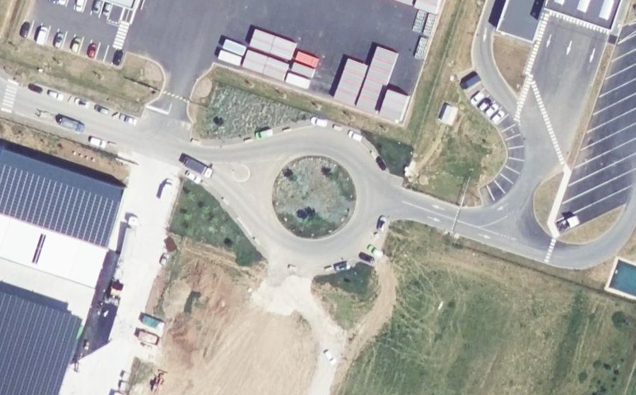 Vue aérienne du Rond-point anonyme n°898536879