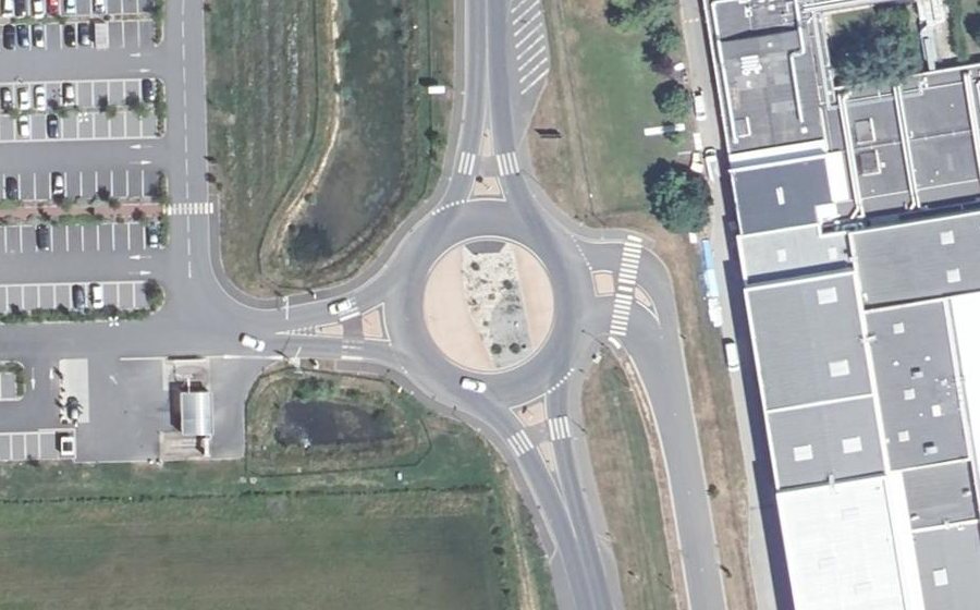 Vue aérienne du Rond-point anonyme n°898547012