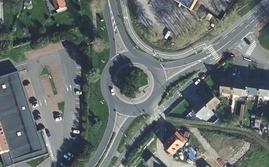 Vue aérienne du Rond-point anonyme n°89891968