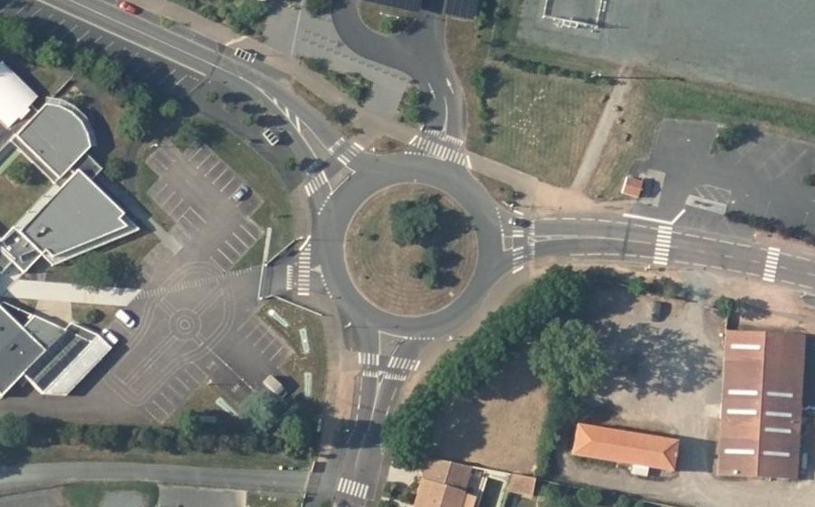 Vue aérienne du Rond-point anonyme n°89895382