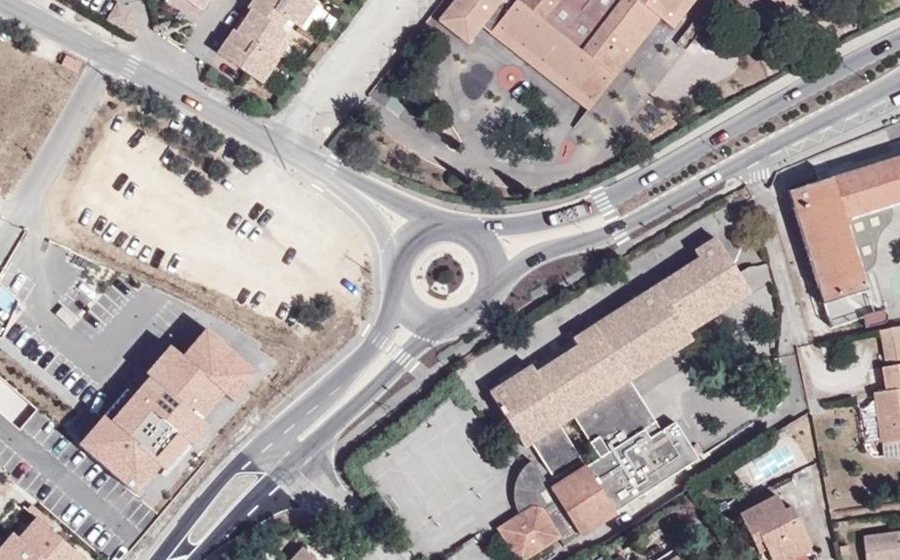 Vue aérienne du Rond-point anonyme n°899098928