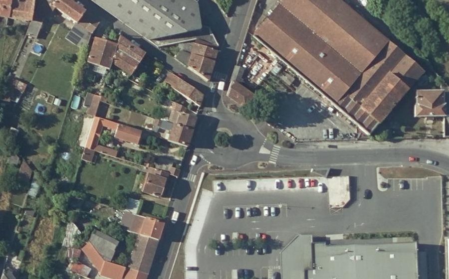 Vue aérienne du Rond-point anonyme n°899325503