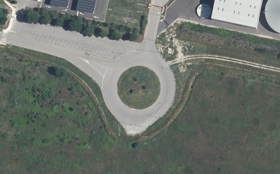 Vue aérienne du Rond-point anonyme n°899443194