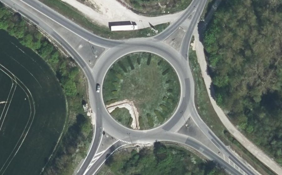 Vue aérienne du Rond-point anonyme n°89955708