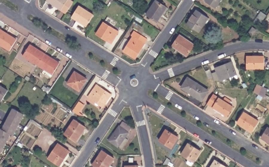 Vue aérienne du Rond-point anonyme n°89973864