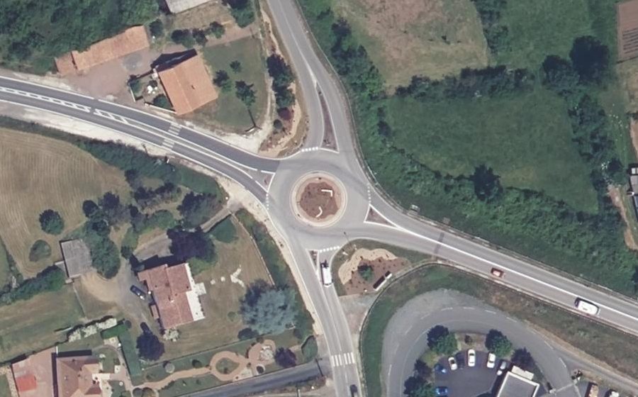 Vue aérienne du Rond-point anonyme n°89973891