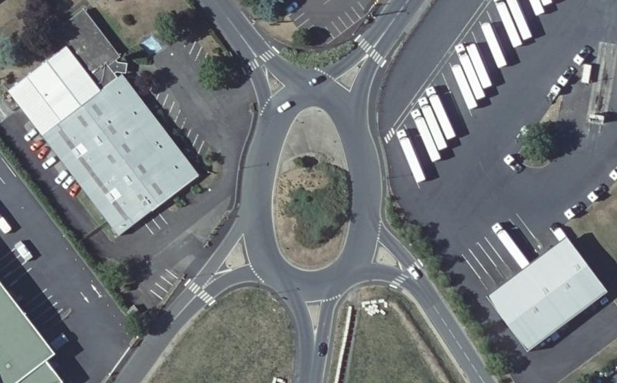 Vue aérienne du Rond-point anonyme n°899876998