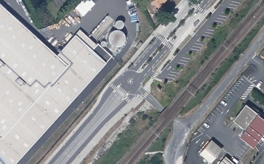 Vue aérienne du Rond-point anonyme n°899962078