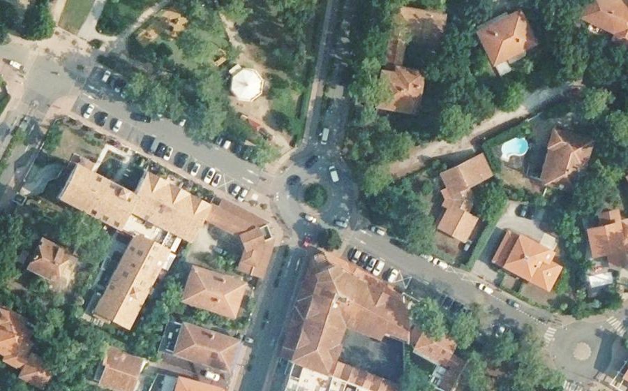 Vue aérienne du Rond-point anonyme n°900133980