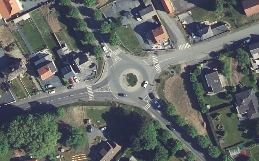 Vue aérienne du Rond-point anonyme n°900468918