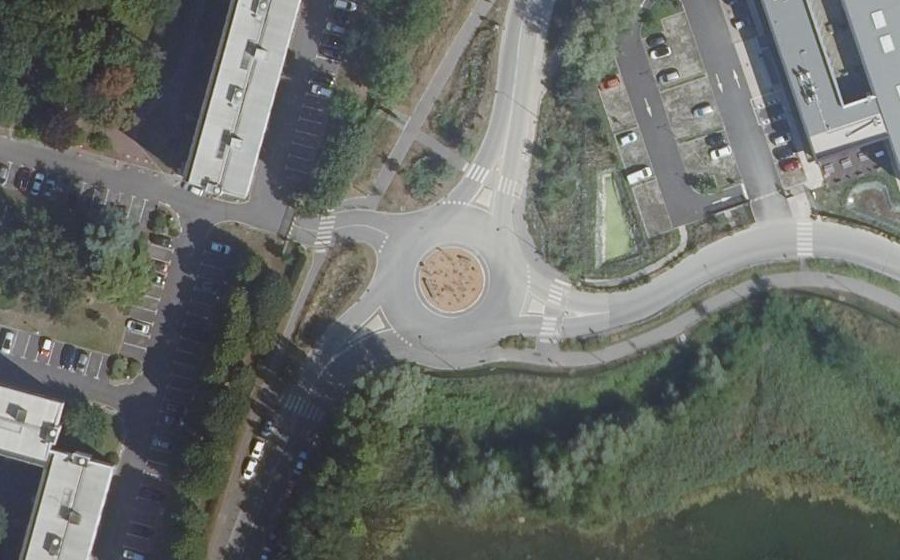 Vue aérienne du Rond-point anonyme n°900688194