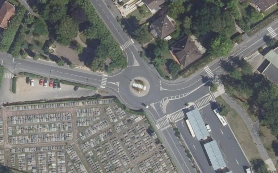 Vue aérienne du Rond-point anonyme n°900938613