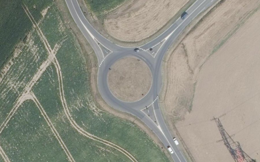Vue aérienne du Rond-point anonyme n°901368756
