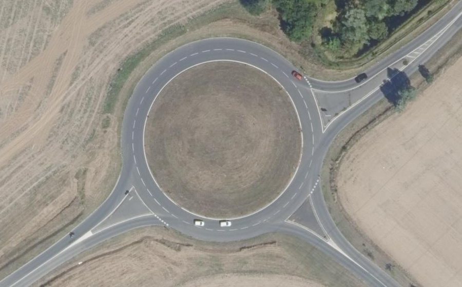 Vue aérienne du Rond-point anonyme n°901368759