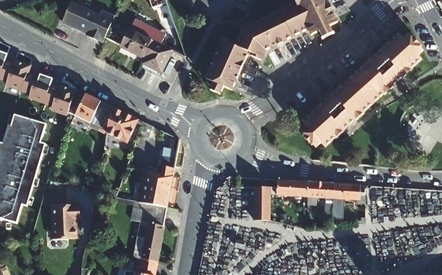Vue aérienne du Rond-point anonyme n°90200405