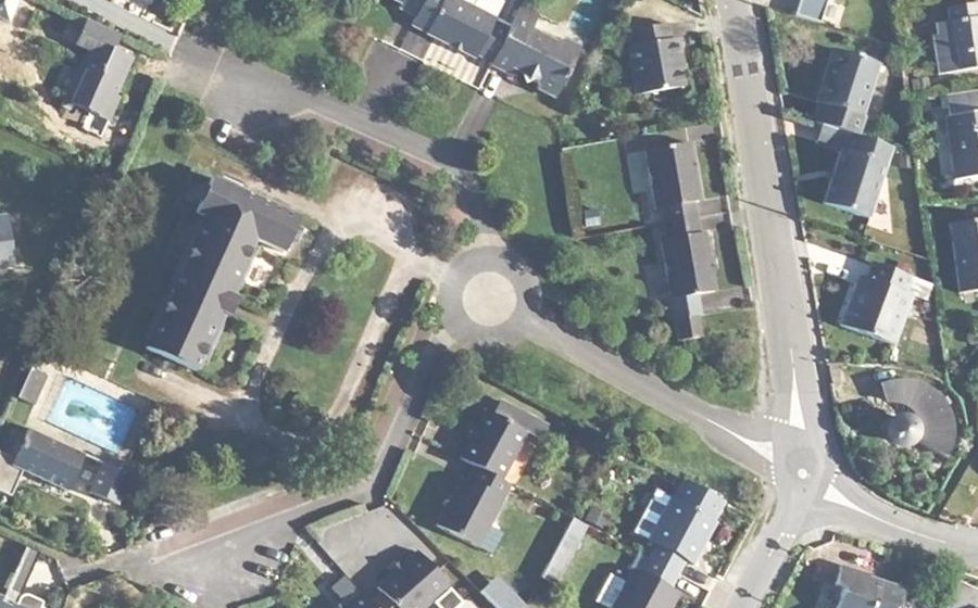 Vue aérienne du Rond-point anonyme n°90246596