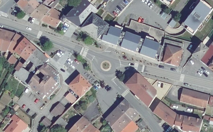 Vue aérienne du Rond-point anonyme n°902732428