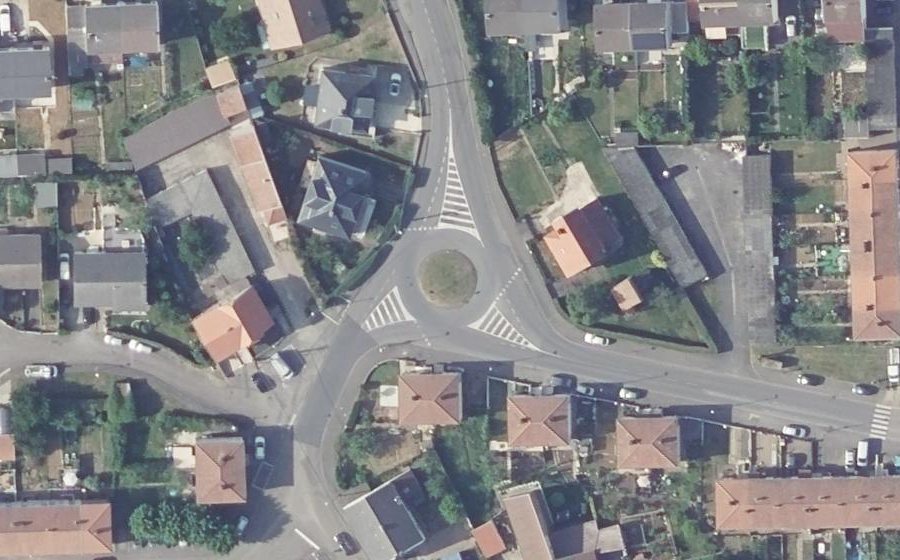 Vue aérienne du Rond-point anonyme n°903034823